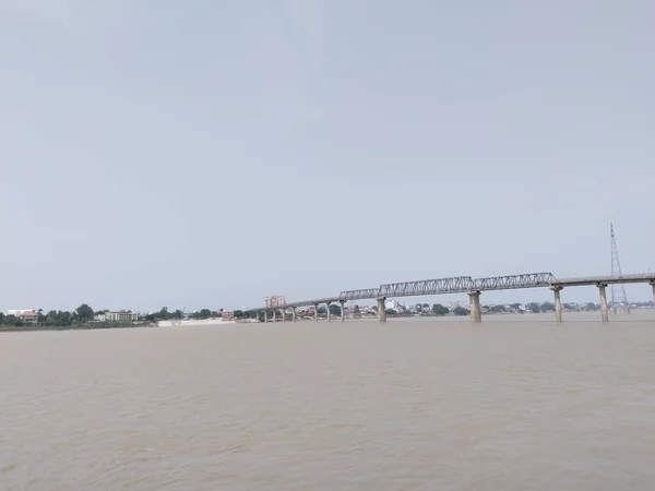 Lal Bahadur Shastri桥位于Varanasi印度甘加河畔 — 图库照片