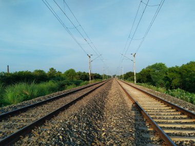 Kuzey Toprakları Hint tren yolu (gündoğumu))