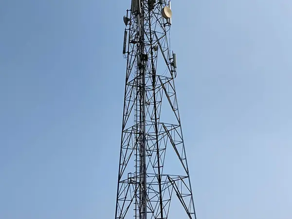 Tour Télécommunication Avec Émetteurs Station Avec Antennes Émetteur Sur Une — Photo
