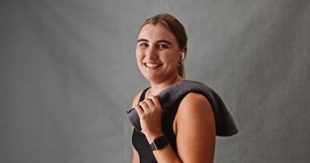 Kaukasische Jonge Vrouw Klaar Voor Gym Door Haar Handdoek Haar — Stockvideo