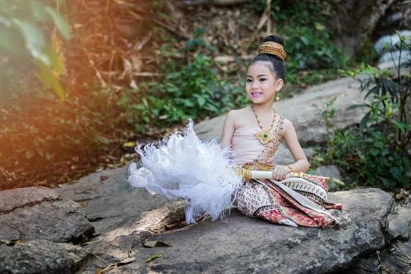 Słodkie Tajskie Dziewczyna Noszenie Tajskie Tradycyjne Ubrania — Zdjęcie stockowe