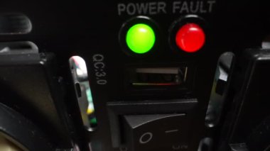 Red and green LEDs on the appliance. Travel by trolley. Slider movement