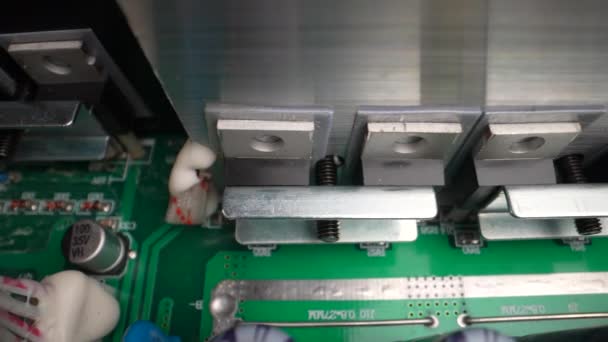 Disassembled Electrical Appliance Close Transistors Radiator Inverter Travel Trolley Slider — Vídeo de Stock