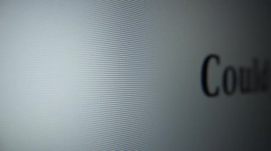 Lütfen daha yavaş konuşur musun? Bir bilgisayar monitöründe metin taşınıyor