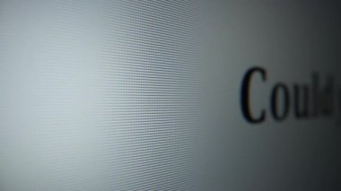 Tekrar eder misiniz lütfen? Bir bilgisayar monitöründe metin taşınıyor