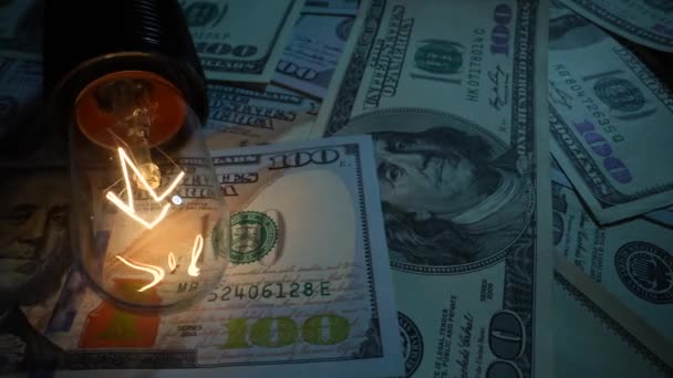 Dolarové Bankovky Zářivou Elektrickou Lampou Leží Stole Dolly Shot — Stock video