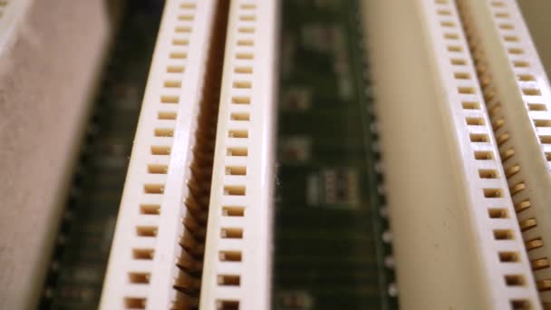 分解されたコンピュータから古いマザーボード ドリーは閉鎖を撃った 旧Pci — ストック動画