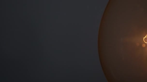 Вольфрам Спиральные Лампы Накаливания Вспышки Проволоке Черном Фоне Долли Выстрелила — стоковое видео