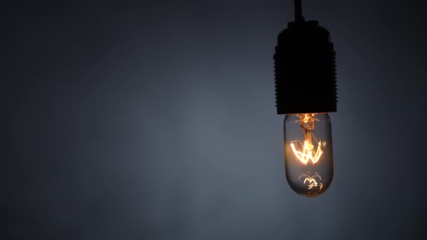 Спіральна Лампа Розжарювання Вольфраму Дроті Чорному Тлі Доллі Стріляв Крупним — стокове відео