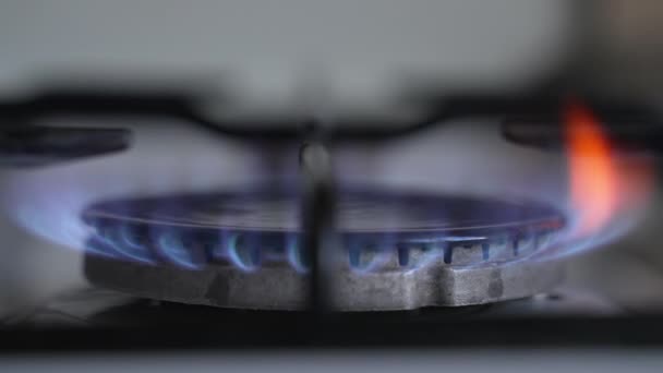 Газовій Плиті Запалюють Газ Повільний Рух Доллі Стріляв Крупним Планом — стокове відео