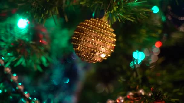 Noworoczne Zabawki Świątecznym Drzewie Noworocznym — Wideo stockowe