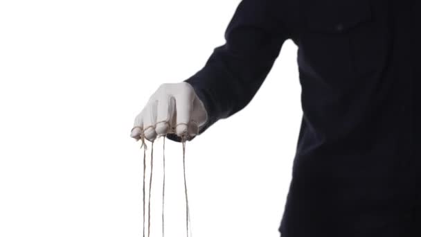 Manipulatorhände Weißen Stoffhandschuhen Mit Seilen Den Fingern Weißer Hintergrund — Stockvideo