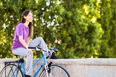 Çevre dostu taşıma. sağlıklı spor ve insanların şehir hareket kabiliyeti.