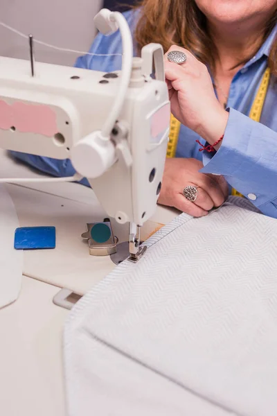 Textilindustrie Hautnah Umweltfreundliche Kleidung Beruf Nähmaschinen Für Die Herstellung Von — Stockfoto