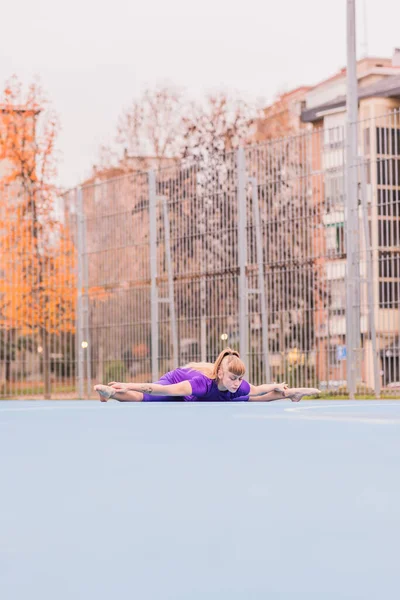 Lichaamsoefening Flexibele Training Buiten Stad Wellness Actieve Volwassen Krachttraining Gymnastiek — Stockfoto