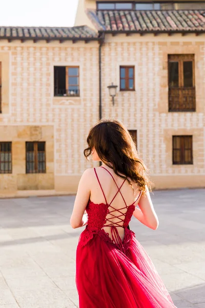 Başarı Başarı Lisans Diploması Salamanca Kampüsü Nde Uzun Elbiseli Mezuniyet — Stok fotoğraf