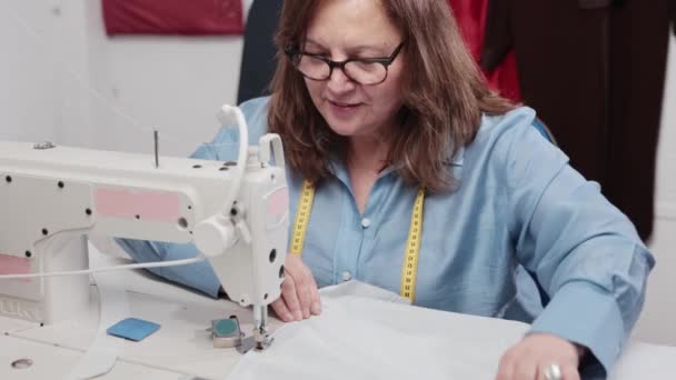 Local Trabalho Para Bordado Indústria Têxtil Com Equipamento Máquina Costura — Vídeo de Stock