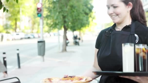 Propietario Migrante Empleado Personal Servicio Restaurante Pizza Que Sirve Comida — Vídeo de stock