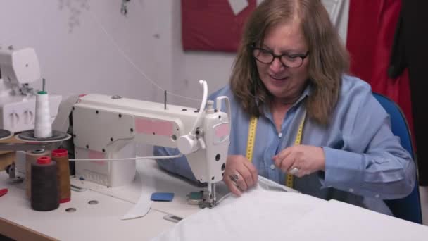 Local Trabalho Para Bordado Indústria Têxtil Com Equipamento Máquina Costura — Vídeo de Stock