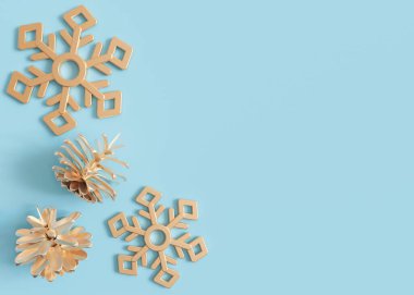 Güzel mavi Noel arkaplanı. Moda Xmas arka planı, modelle. Modern tasarım. Mesaj, reklam ya da logo için boş alan. Uzayı kopyala Tebrik kartı şablonu. 3d oluşturma