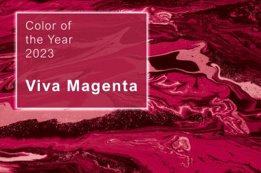 Viva Magenta - 2023 yılının rengi. Moda renk örneği. Mermer efektli güzel tonlu yüzey
