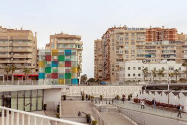 Malaga, İspanya - 26-01-2024: Centre Pompidou, Malaga 'nın kalbinde yer alan birinci sınıf bir müzedir. Burası sanat severler ve turistler için görülmesi gereken bir yer. Renkli görünüm