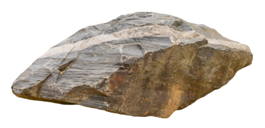 Bu büyük taş, şeffaf arkaplanda yalıtılmış, engebeli ve dokulu bir yüzey sergiliyor. Doğal renk ve oluşumları jeolojik maddelerin benzersiz özelliklerini vurgular. Ön manzara, kayayı kes.