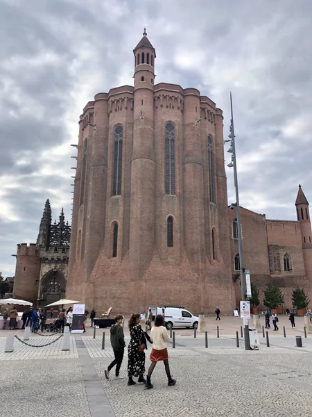 Albi Katedrali olarak da bilinen Saint Cecilia Katedrali, Albi Katolik Başpiskoposu 'nun merkezidir..