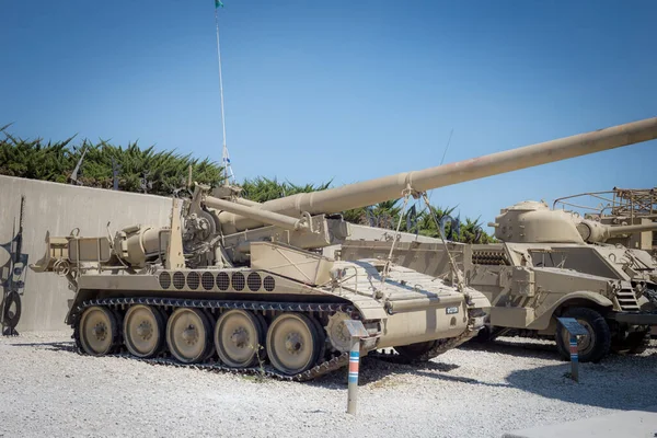 Latrun Müzesi, İsrail 'deki eski askeri zırhlı araçlar.