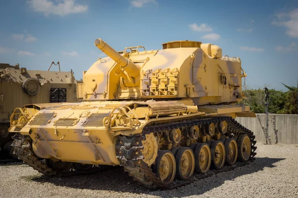 Latrun Müzesi, İsrail 'deki eski askeri zırhlı araçlar.