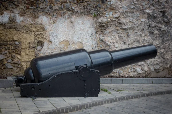 Cebelitarık kalesinde eski toplar