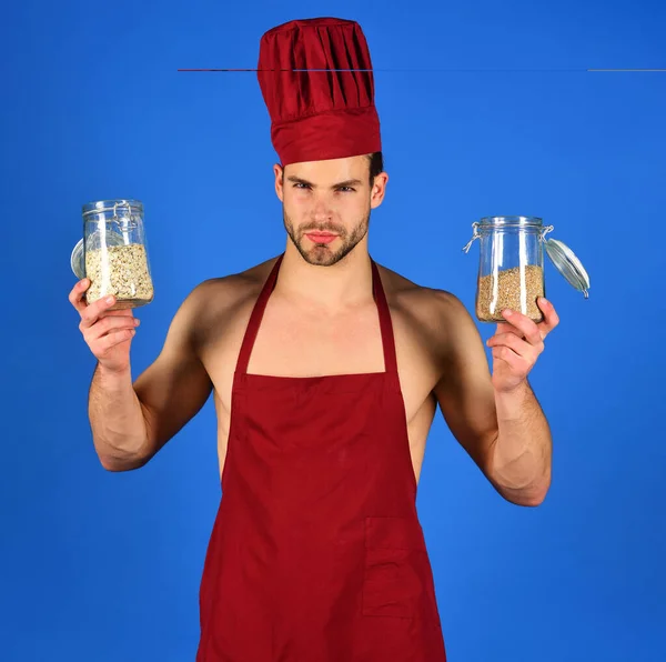 Profissional Cozinheiro Masculino Chapéu Chef Avental Contém Frascos Vidro Com — Fotografia de Stock