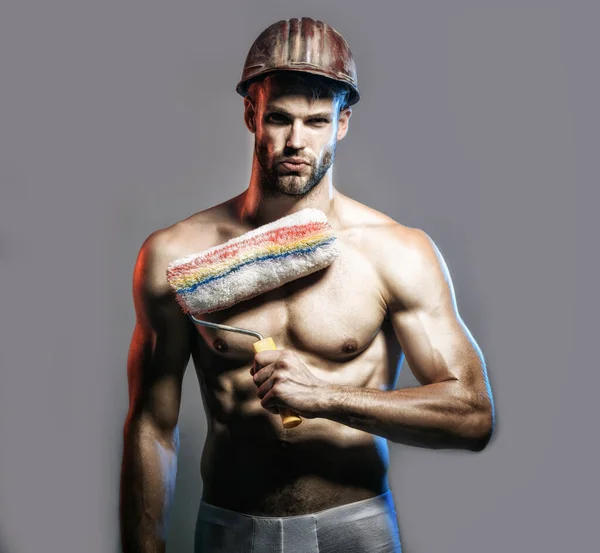 Sexy Pintor Muscular Decorador Contratista Constructor Casco Seguridad Con Rodillo — Foto de Stock