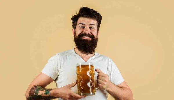 Beer Pub Smiling Bearded Man Tasting Fresh Brewed Beer Brewing — Stock Photo, Image
