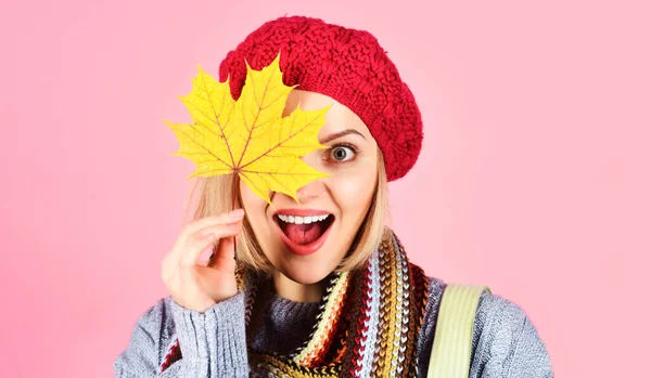 Surprised Girl Covered Eye Maple Leaf Autumn Mood Beautiful Girl — Stock Photo, Image