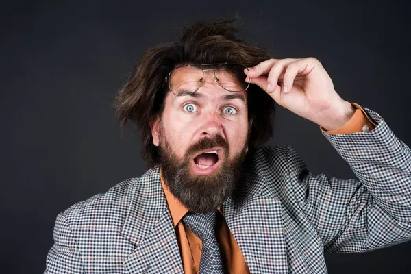 Retrato Homem Negócios Confuso Com Barba Tirando Óculos Homem Barbudo Imagem De Stock