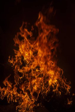 Sancak arkaplanı için soyut alev alev dokusu. Siyah arka planda yangın alevleri. Ateş alevi dokusu. Fotokopi alevi arka planında. Yanan ateş konsepti
