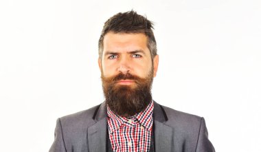 Retro giysili sakallı adamın yakın plan portresi. Şık saç stili, takım elbiseli ve kareli gömlekli yakışıklı bir erkek. Eski moda. Sakallı, bıyıklı, ekose gömlekli şık bir adam.