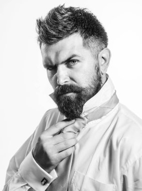 Sakallı ve bıyıklı şık bir adam. Boyunlarına kravat takıyor. Damat düğüne hazırlanıyor. Sakallı iş adamı kravat bağlıyor. Ciddi bir iş adamı şirket toplantısına hazırlanıyor. Siyah ve beyaz