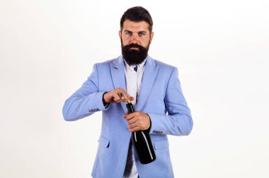 Sakallı adam şampanya şişesini açıyor. Yakışıklı barmen şampanya ya da şarap şişesi açar. Takım elbiseli şık bir işadamı şampanya ya da şarap şişesinden mantar çıkarır. Parti kutlaması, içki ve alkol