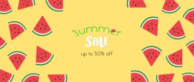 Sarı arka planda karpuz dilimleri olan parlak yaz indirimi afişi. Eğlence ve renkli tasarım mevsimsel promosyonlar, reklamlar ve sosyal medya pazarlaması için mükemmel..