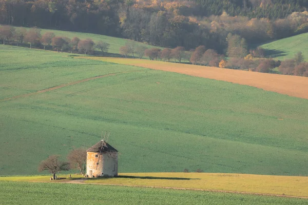 Mulino Vento Vecchio Stile Nel Paesaggio Rurale Agricolo Terreni Agricoli — Foto Stock