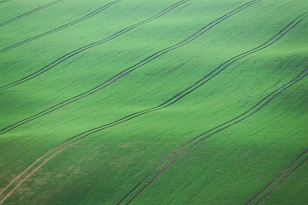 Zbliżenie Abstrakcyjny Szczegół Linii Ciągnika Nad Krajobrazem Wsi Terenach Rolniczych — Zdjęcie stockowe