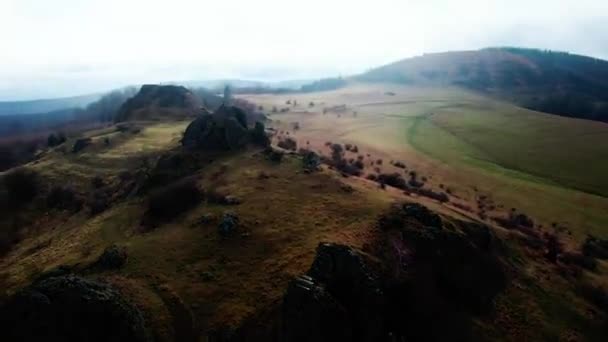 Majestatyczny Widok Lotu Drona Nad Wzgórzami Stroud Wsi Rondel — Wideo stockowe
