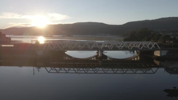 Reenvío Aéreo Drones Sobre Puente Medieval Llamado Sampaio Río Verdugo — Vídeo de stock