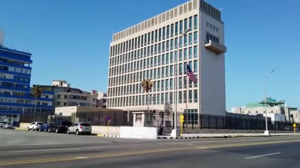 Construção Embaixada Americana Malecon Havana Cuba Pov Rua — Vídeo de Stock