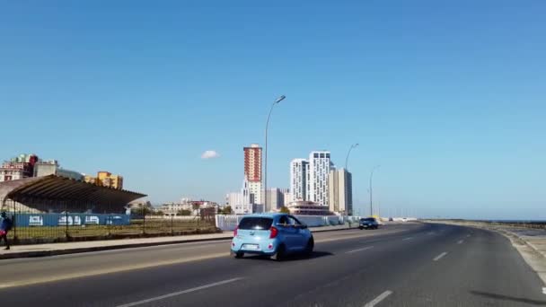 Auto Rijden Door Malecon Roadway Langs Kust Havana Cuba Buitenpost — Stockvideo