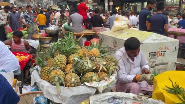 Vendedor Vendendo Abacaxi Mercado Alimentos Lotado Chawk Bazaar Dhaka Bangladesh — Vídeo de Stock