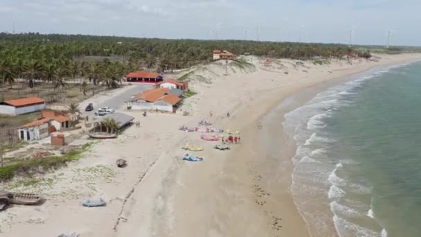 卡吉鲁岛Ilha Guajiru的海岸线 有孩子的家庭喜欢海滩和温暖的水 — 图库视频影像