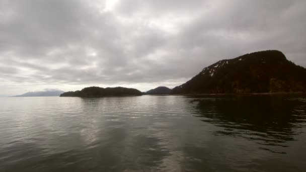 Alaszkában Glacier Bay Nemzeti Parkban Moody Víz Felhős Lövés — Stock videók